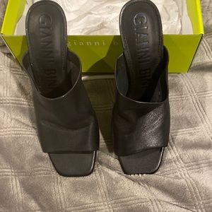 Gianni Bini black square toe sandle.